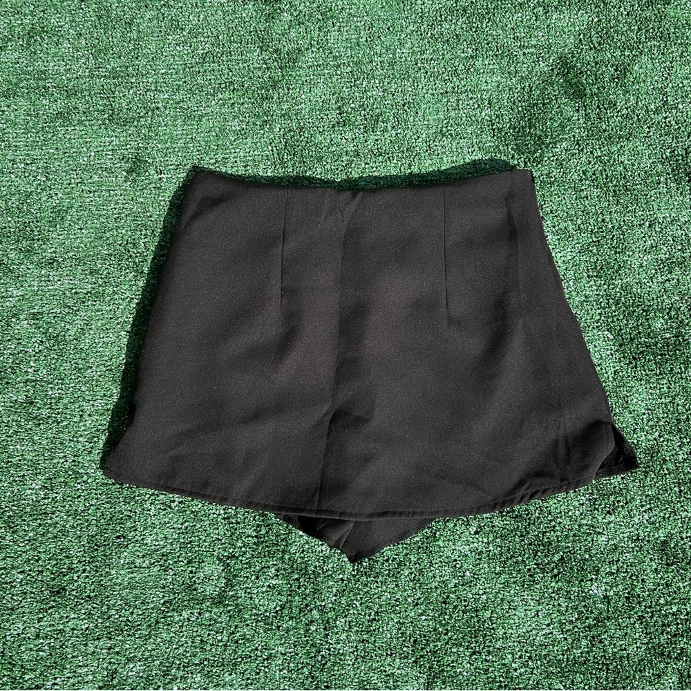 BLACK SKIRT WITH SHORTS UNDER
